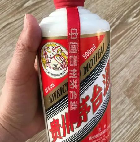 江西,一干部给了单位扫地阿姨一瓶价值3000元飞天茅台酒